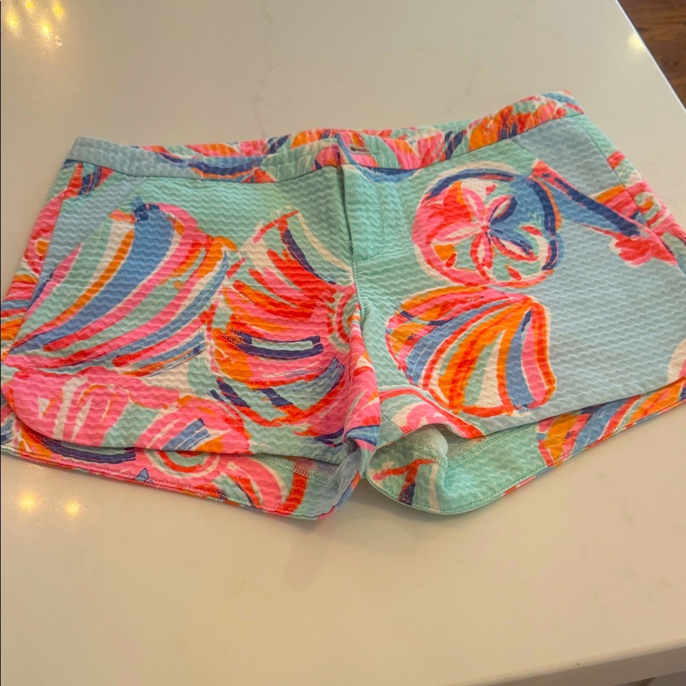 Lilly Pulitzer Multicolor Addie shorts in Sand-dollar shells print in size 0